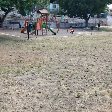 Titi's Οφρύνιο